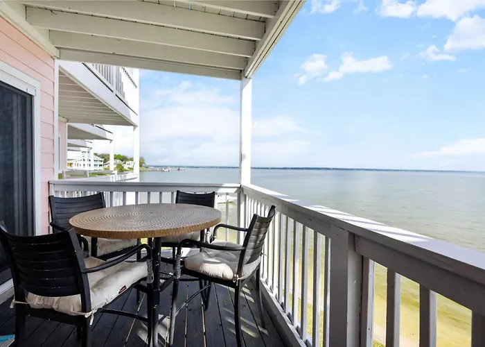 Holiday home Bayfront Paradise-steps To Pool Kayaking