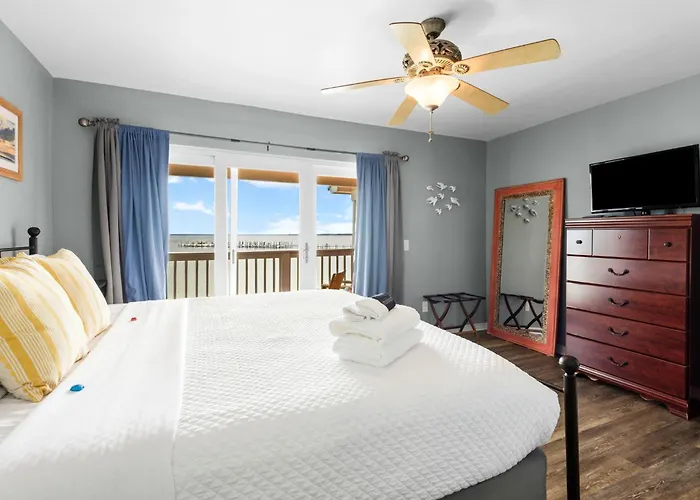 Bayfront Paradise-steps To Pool Kayaking Holiday home *