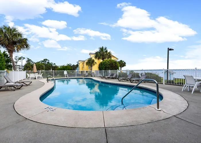 Holiday home Bayfront Paradise-steps To Pool Kayaking