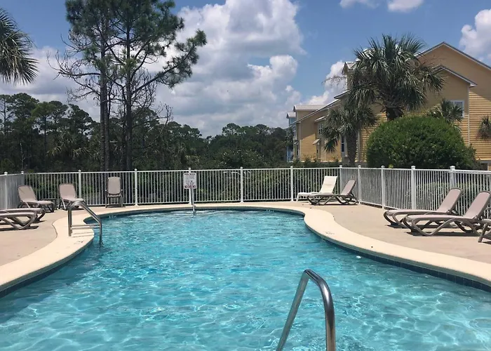 Holiday home Bayfront Paradise-steps To Pool Kayaking