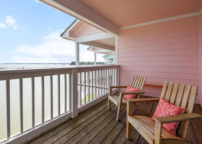 Bayfront Paradise-steps To Pool Kayaking Holiday home *