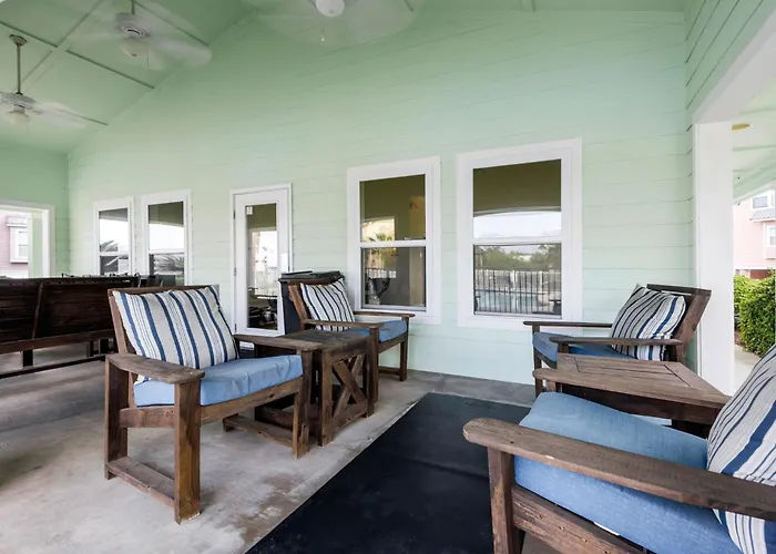 Holiday home Bayfront Paradise-steps To Pool Kayaking Pensacola