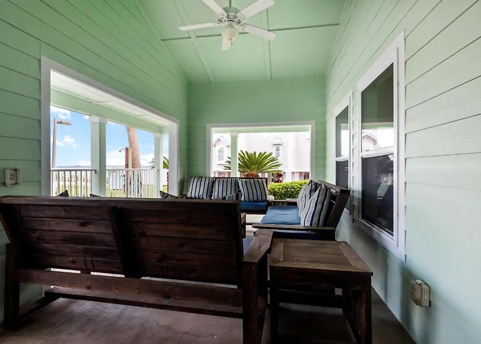 Holiday home Bayfront Paradise-steps To Pool Kayaking *