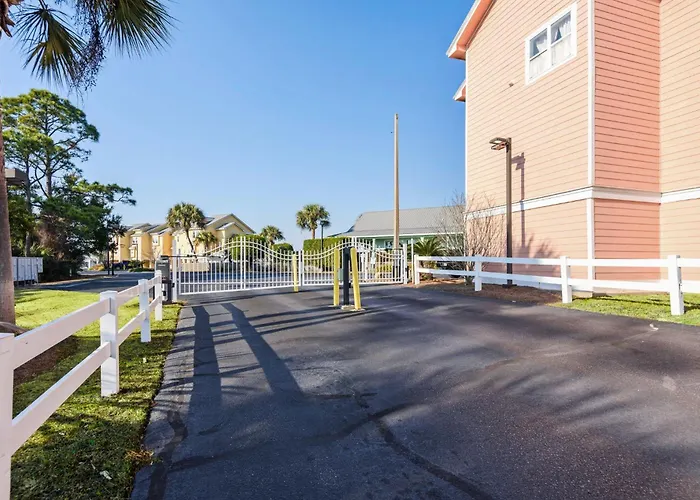 Bayfront Paradise-steps To Pool Kayaking Holiday home Pensacola