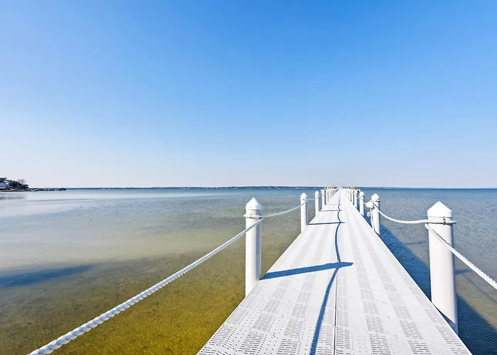 Holiday home Bayfront Paradise-steps To Pool Kayaking *